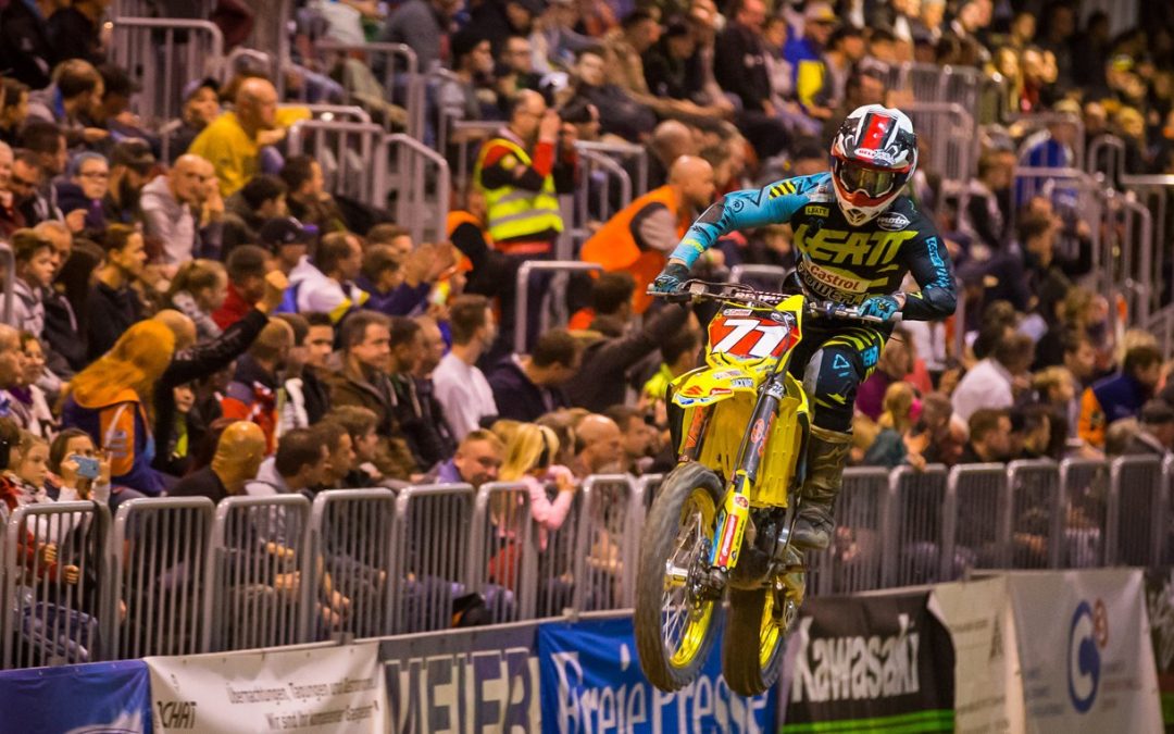 Suzuki mit Doppelführung im SX Cup